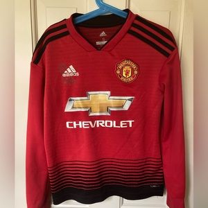 Manchester United *rare long sleeved young size S (9-10)